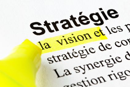 Stratégie, vision, texte surligné avec un stylo-feutre jaune